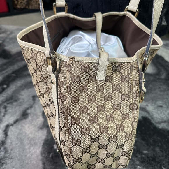 Gucci Abbey Guccissima Monogram Medium Shoulder Bag in Tan Cream - Picture 6 of 17